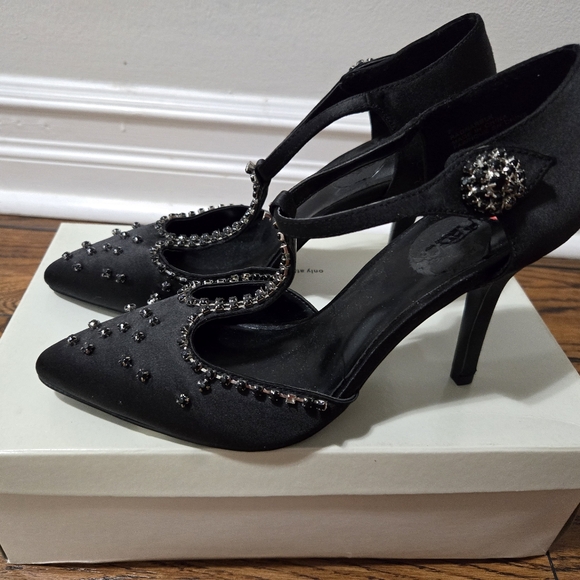 Brand new Essence shoes SIZE 7 - Picture 2 of 2